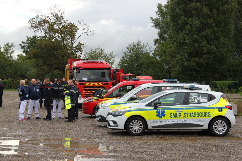 CHRUStrasbourg's tweet photo. #SAMU67 exercice #transfrontalier sur le Rhin : évacuation de 150 persones d’un navire de croisière. Rare exercice de grande ampleur, essentiel pour améliorer les dispositifs de coordination des secours de chaque côté du Rhin.
@Prefet67 @sdis67 @Gendarmerie67 , #Dragon67 https://t.co/Pjl3l63ds2