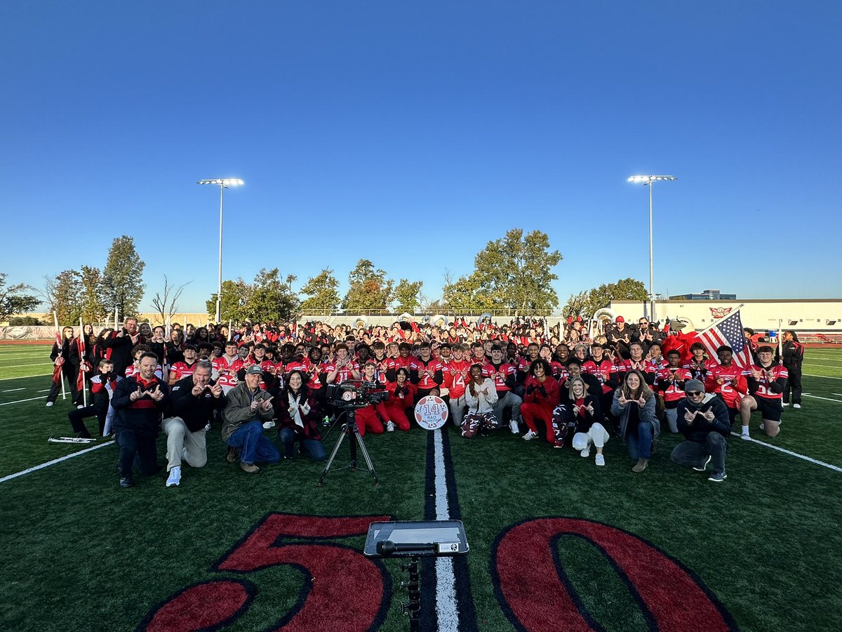 Kaufy24's tweet photo. Such a fun experience for our kids!!  Thx to @TODAYshow @WLWT and the on the field crew for letting us be a part of #FridayMorningLights 
#AAGF https://t.co/5LtE1QNoDW