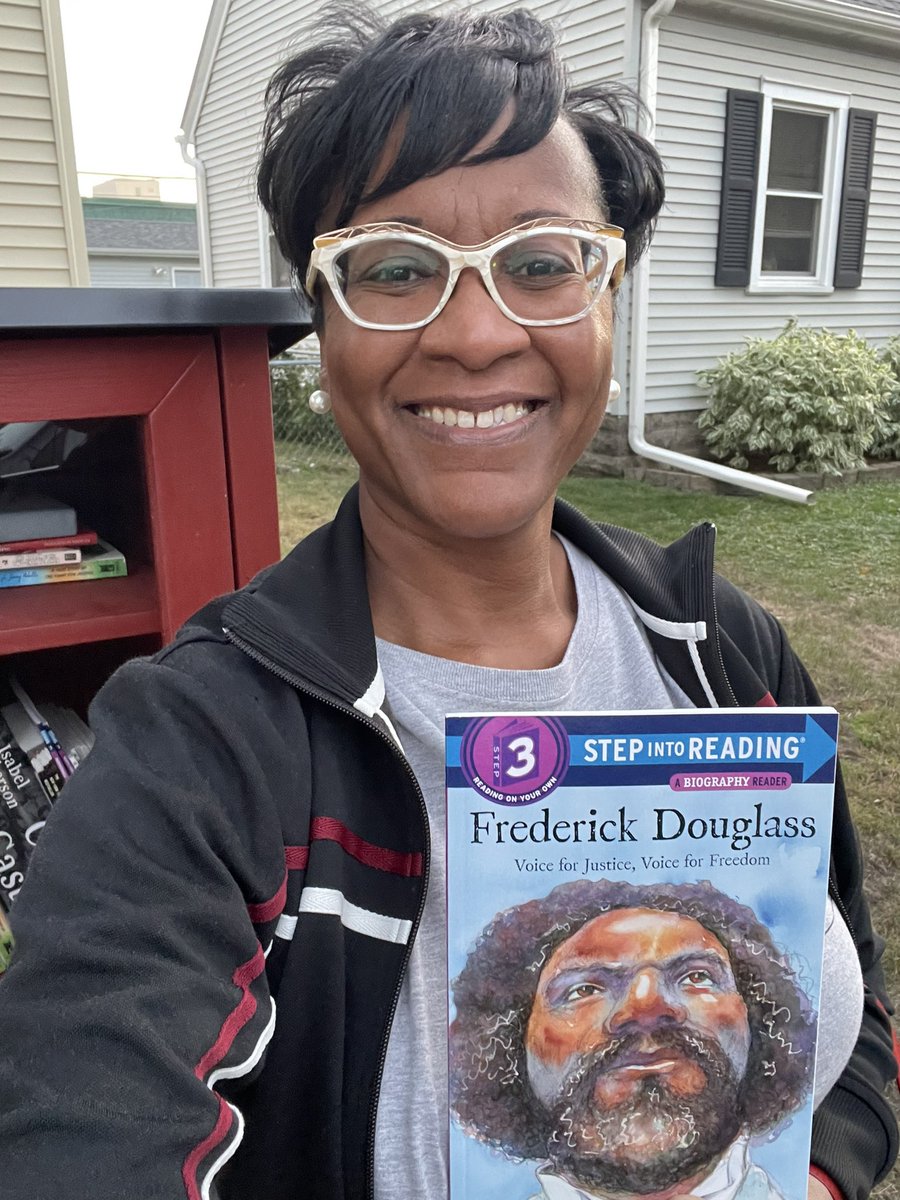 Starting the day with books 📚 
As a proud board member of @littlefreelibrary, I am excited to share the gift of reading and learning.