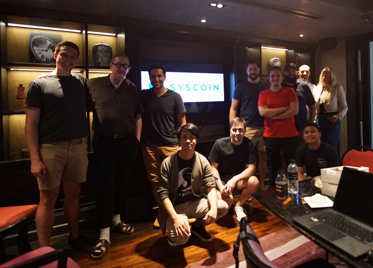 Web3_Mx's tweet photo. L'équipe @syscoin en feu 🔥 à #Singapore
🥕Content de voir de nouveaux visages et l'engagement de plusieurs personnes partageant la même idéologie à travers le monde.
#Systeam $SYS #TOKEN2049 https://t.co/R3NQAL4baj