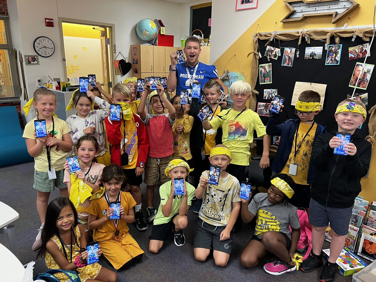 daniellssquad's tweet photo. Happy Homecoming to our 💙FAVORITE FOOTBALL READER💙 and the @MidloPanthers We are proud of you, #2 🏈 @CarsenBates PS: Peep the awesome lanyards of Carsen! We are so excited to wear and support him! https://t.co/ViBUjISZPN