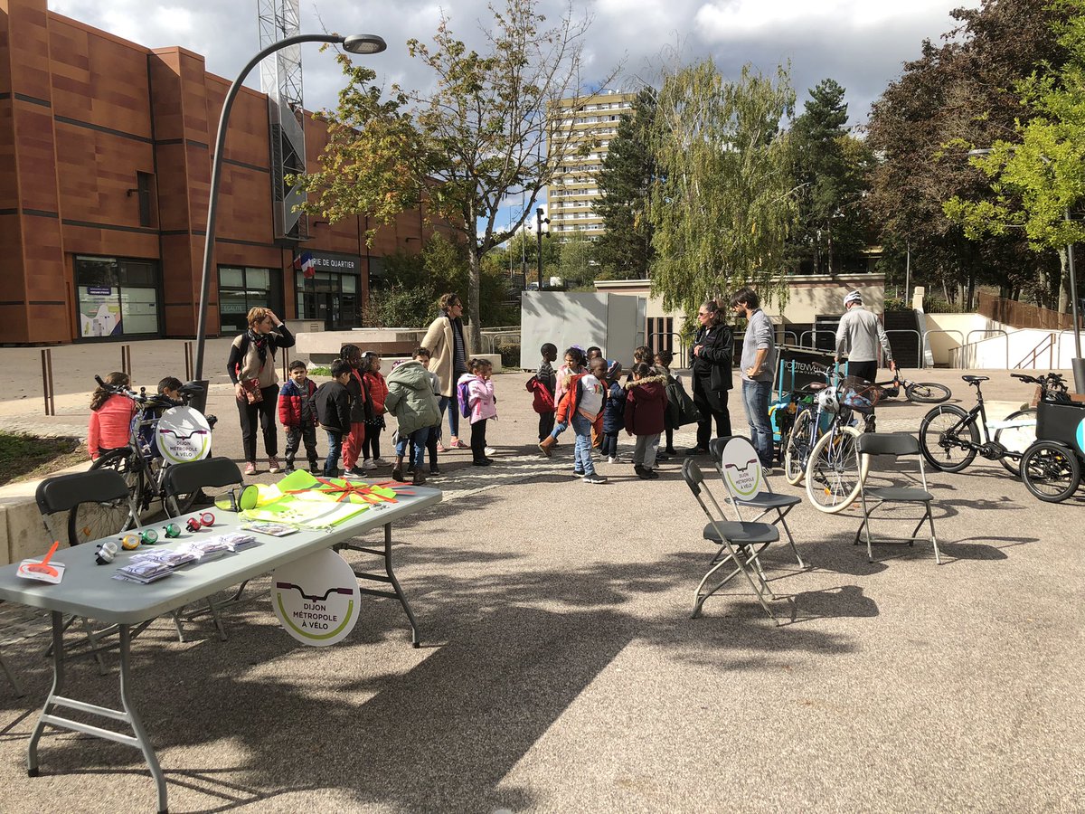 🚲 L’événement « Tous à vélo à la Fontaine d’Ouche » se tenait aujourd’hui pour sensibiliser à la pratique du vélo en toute sécurité et initier les plus jeunes pour en faire de futurs cyclistes.