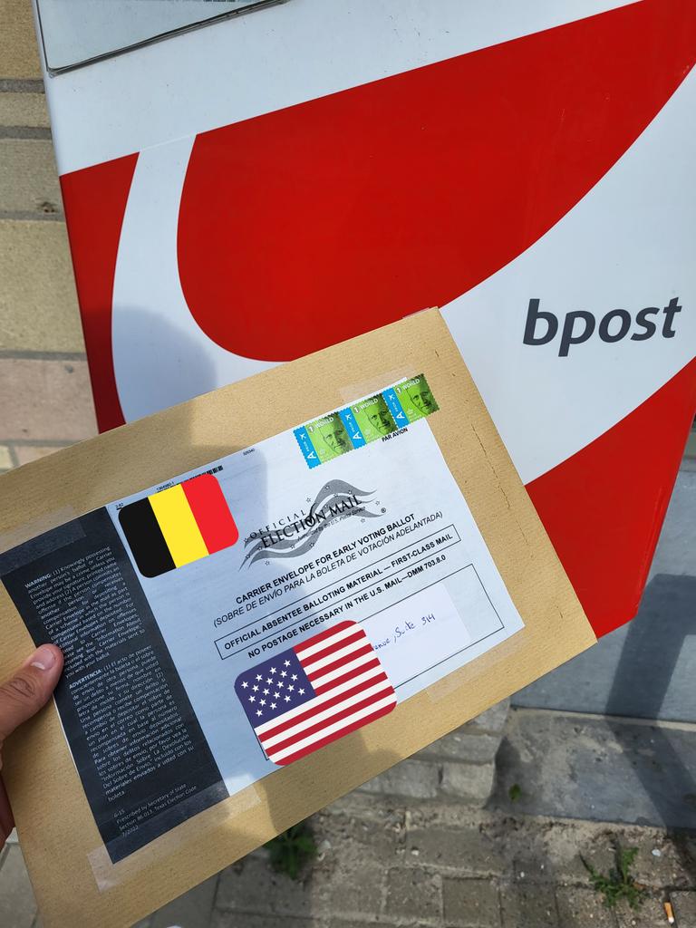 rdwbrussels's tweet photo. Just sent my #ballot to #Texas!
Go @BetoORourke! 🙌
And out you go @GregAbbott_TX
#ivoted from #Belgium!! @demsabroadbe @DemsAbroad
@texasdemocrats #MidtermElections #TurnTexasBlue https://t.co/G64cHMm1lr