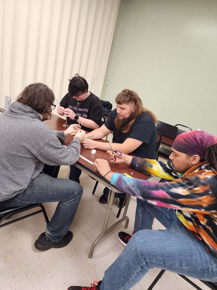 laureltechnical's tweet image. First semester students working on accomplishing a common goal. Getting the marshmallow to the highest point using spaghetti noodles, string and tape! #LoveTheLaurelLife
