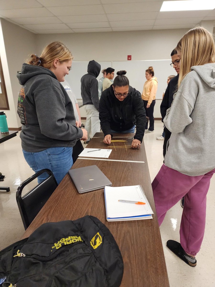 laureltechnical's tweet image. First semester students working on accomplishing a common goal. Getting the marshmallow to the highest point using spaghetti noodles, string and tape! #LoveTheLaurelLife