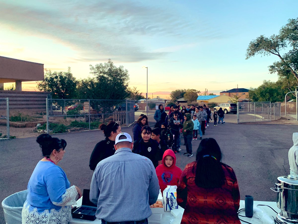 MountainViewAPS's tweet photo. A magical morning to kick off @balloonfiesta! Thank you to @NuStarEnergyLP for bringing the 🍩’s! https://t.co/z8B3cG7Q1r