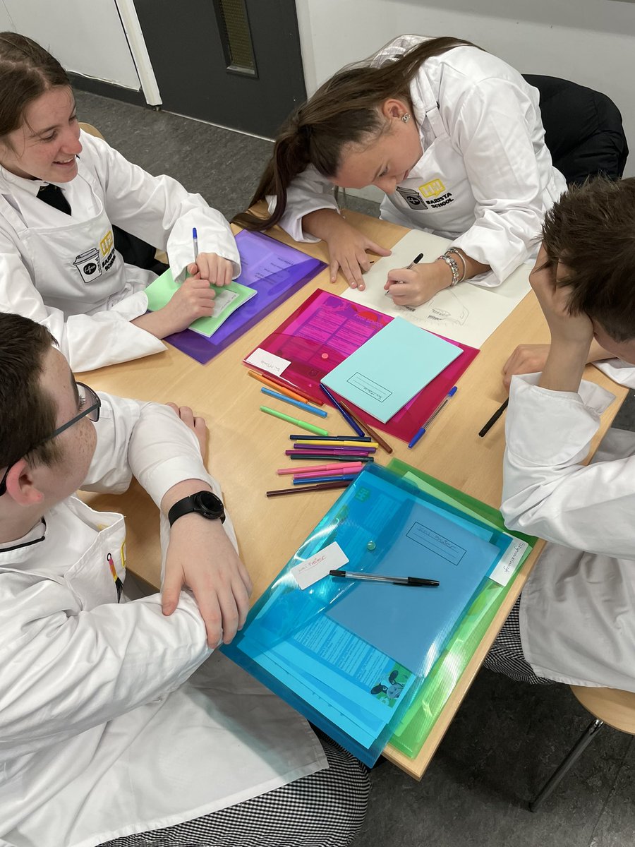 laulaulovescake's tweet image. @EnterAcadPark &amp;amp; @Hub_Internation #FoodSchoolScotland crew got stuck into all sorts of weird &amp;amp; wonderful foods for our kitchen knowledge session #tastetestchallenge