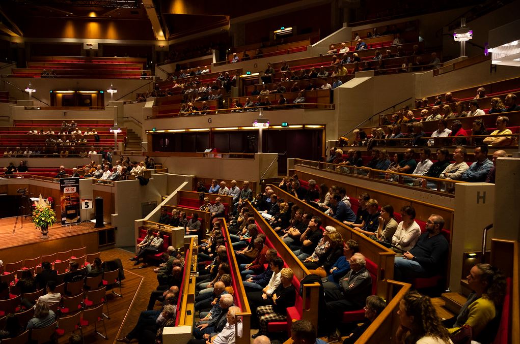 Toegangskaarten voor de NBK kunnen vanaf 1 oktober 2022 worden gekocht. Via enbk.nl kun je kaarten bestellen en direct online afrekenen.