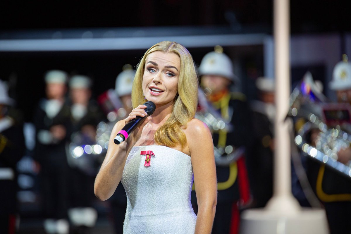 On Wednesday afternoon we were joined by @KathJenkins for a performance alongside the Royal Marine Band. What a moment for our delegates aboard @HMSQNLZ on Day 1! 🇺🇸🇬🇧 #AFF22