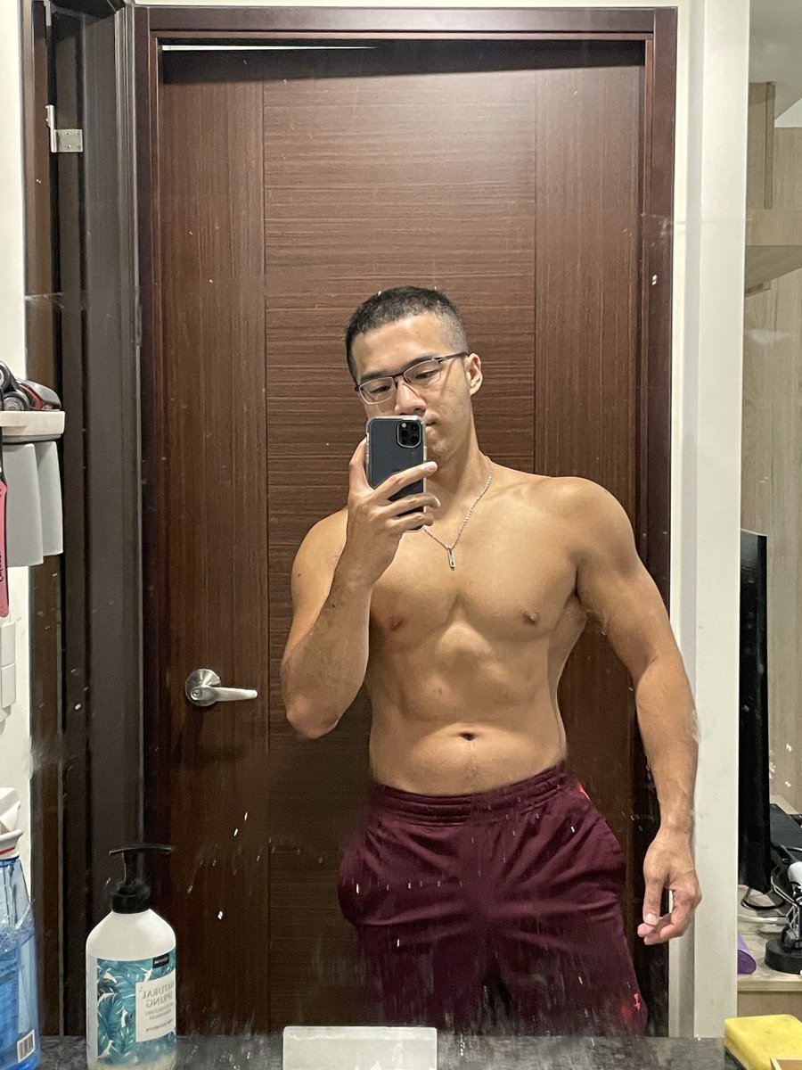jogginw's tweet photo. Happy Friday? https://t.co/vImNyKkGMT