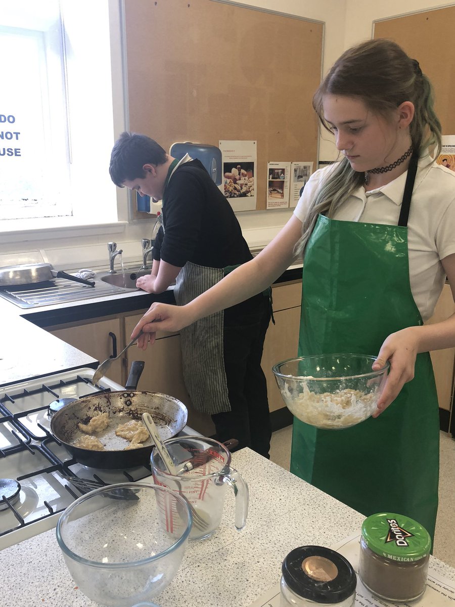 HomeHuntly's tweet photo. More Deruny for Ukrainian week! https://t.co/O9tJ3F1Hsx