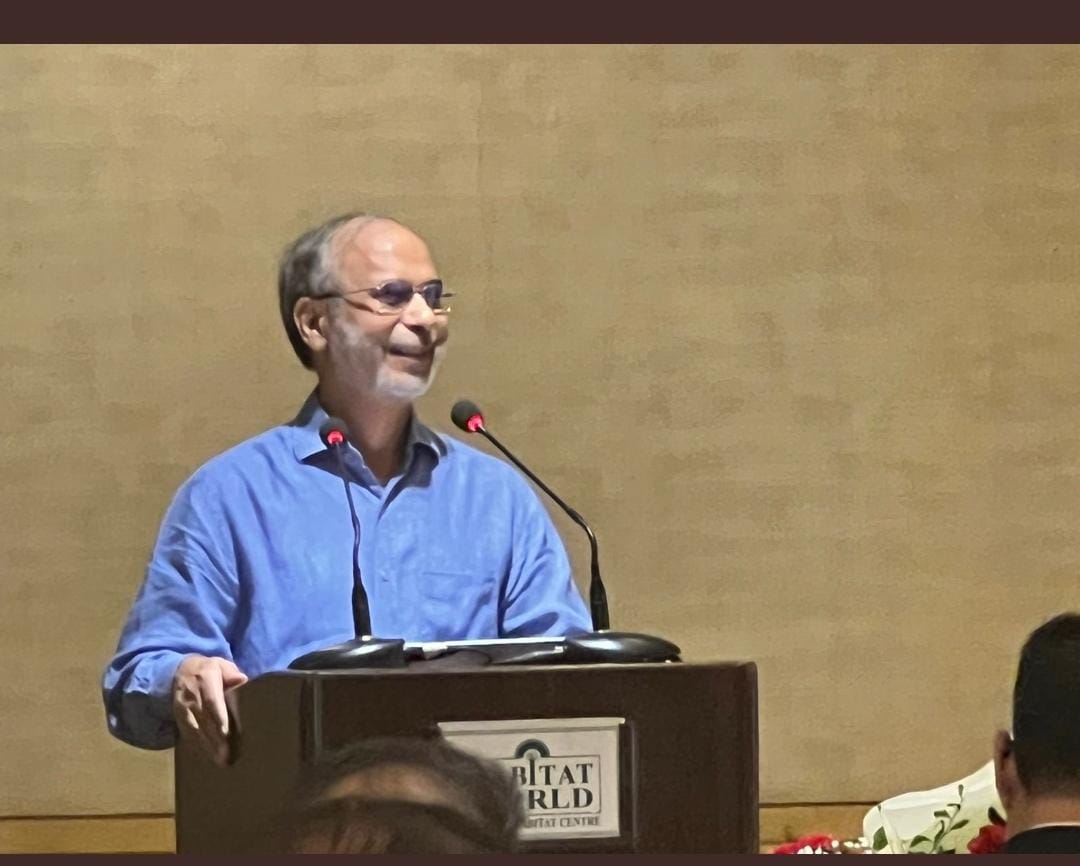 ashwan116's tweet image. प्रभु हाथ जोड़कर प्रार्थना है लाखों VLE के घरों में खुशियाँ लाने वाले पितातुल्य,गुरु को सदेव स्वस्थ,निरोगीकाया प्रदान करना  आपकी एक मुस्कान से आपके बच्चो में बड़ी ऊर्जा आती सदेव आपका मार्गदर्शन,आशीर्वाद मिलेगा यही आशा है  
🙏हम सदेव आपके ऋणी है 
🙏चरणस्पर्श साहब जी 🙏
@dintya15