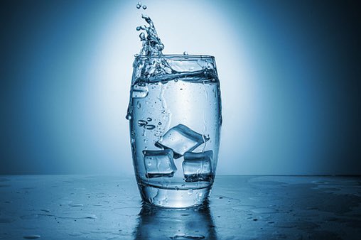 syzleenanisa's tweet photo. First thing first, please please keep your body hydrated. Minum air selalu. 

I feel my skin glows bila I cukup minum air and my skin is moisturised enough. And if I tak cukup minum air, rasa macam muka kusam and kering https://t.co/MgeGEbi3tt