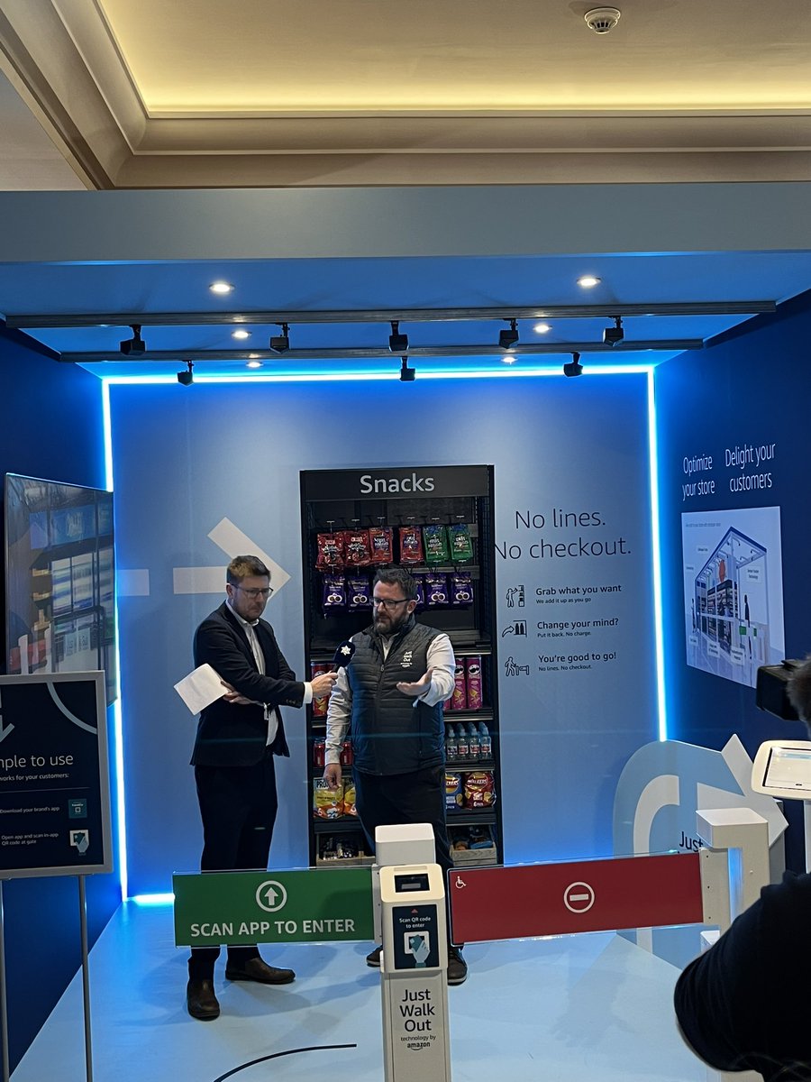 yati_ytb's tweet photo. Fantastic #LeadersWeek in London. Thanks to everyone who dropped by to learn about how the @amazon Just Walk Out tech can elevate the fan experience at sporting events! https://t.co/bUmgGUqUED