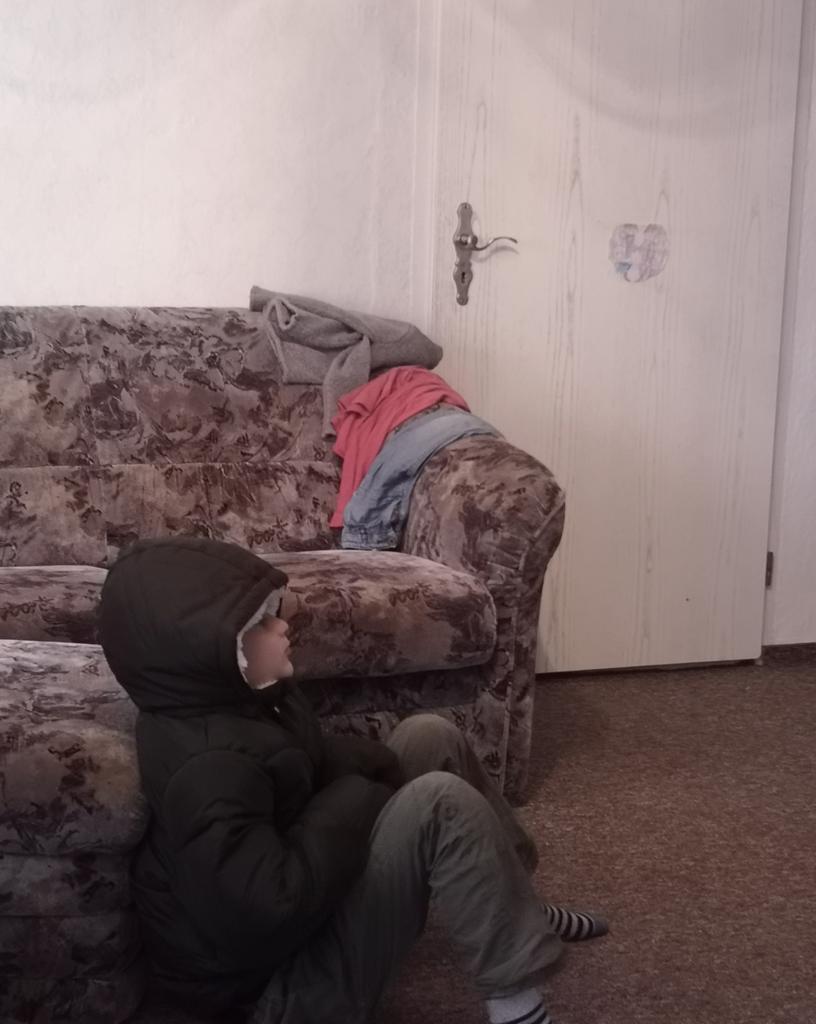 #ichbrauchebitte immer noch Unterstützung (Wir, 5 Kinder zw 2 und 14) für unseren kurzfristigen, aber notwendigen Umzug. Vermieter repariert seit 3Mon+ Die Heizungsanlage nicht, wir haben nicht mal Warmwasser.
Wir könnten zum 15.10. umziehen, aber #IchBinArmutbetroffen