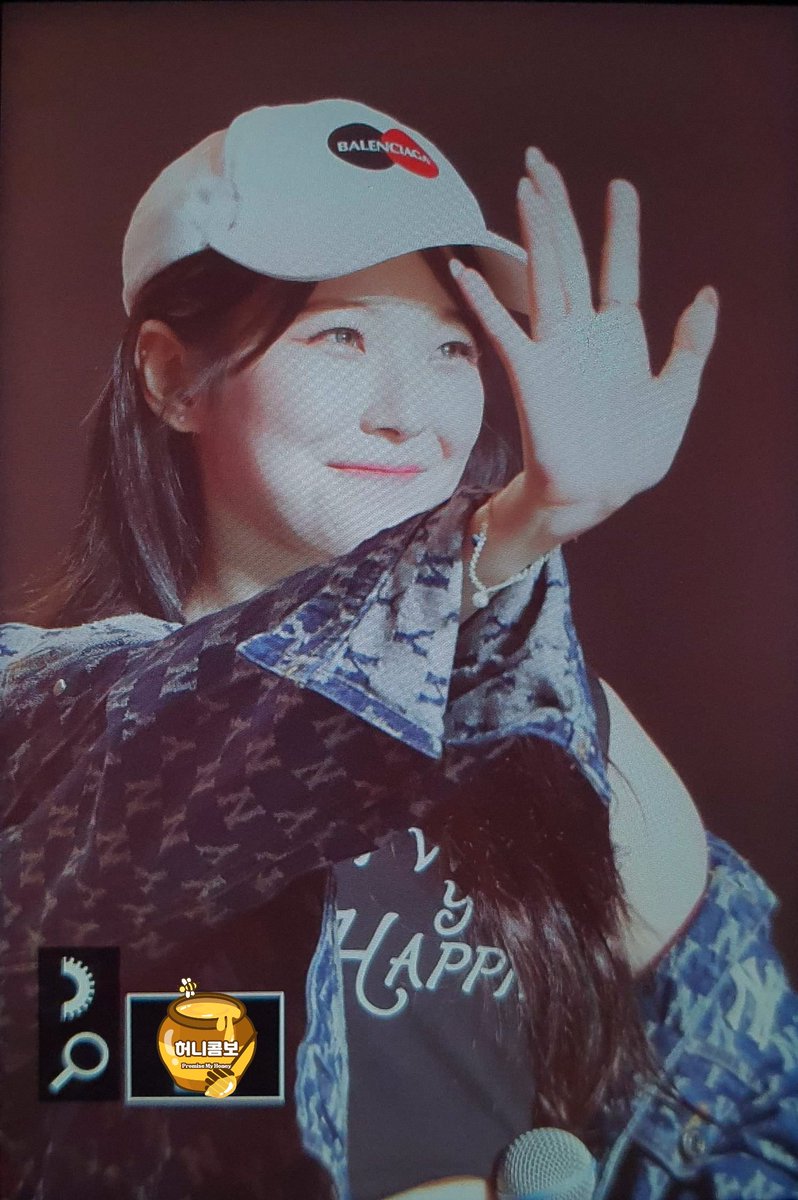 Heonycombo's tweet photo. 220930 프리뷰
첫번째 콘서트 성료! 축하하고 고생 많았어 지헌아🥳

#fromis_9 #프로미스나인 #백지헌 #지헌 #JIHEON #lovefrom https://t.co/GOMdJA7C1s