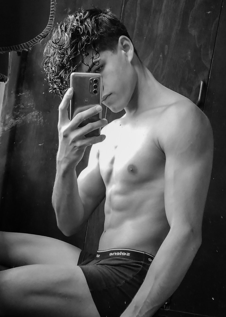 boy__hott's tweet photo. ¿Que quieres bebé? https://t.co/JU9L4itd5i