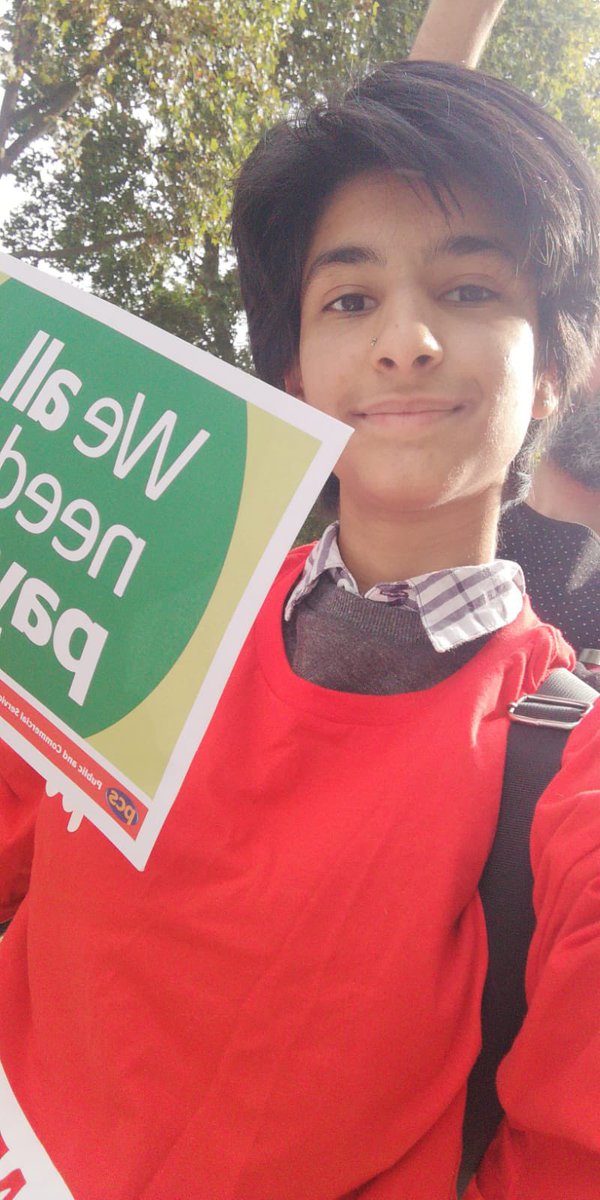 Young member Simmeron from DLUHC is voting YES! Here’s why: “Today I'm protesting with fellow comrades outside HM Treasury and Cabinet Office, to let it be known to Truss and her government that a 2% payrise during economic meltdown and soaring inflation is appalling.”