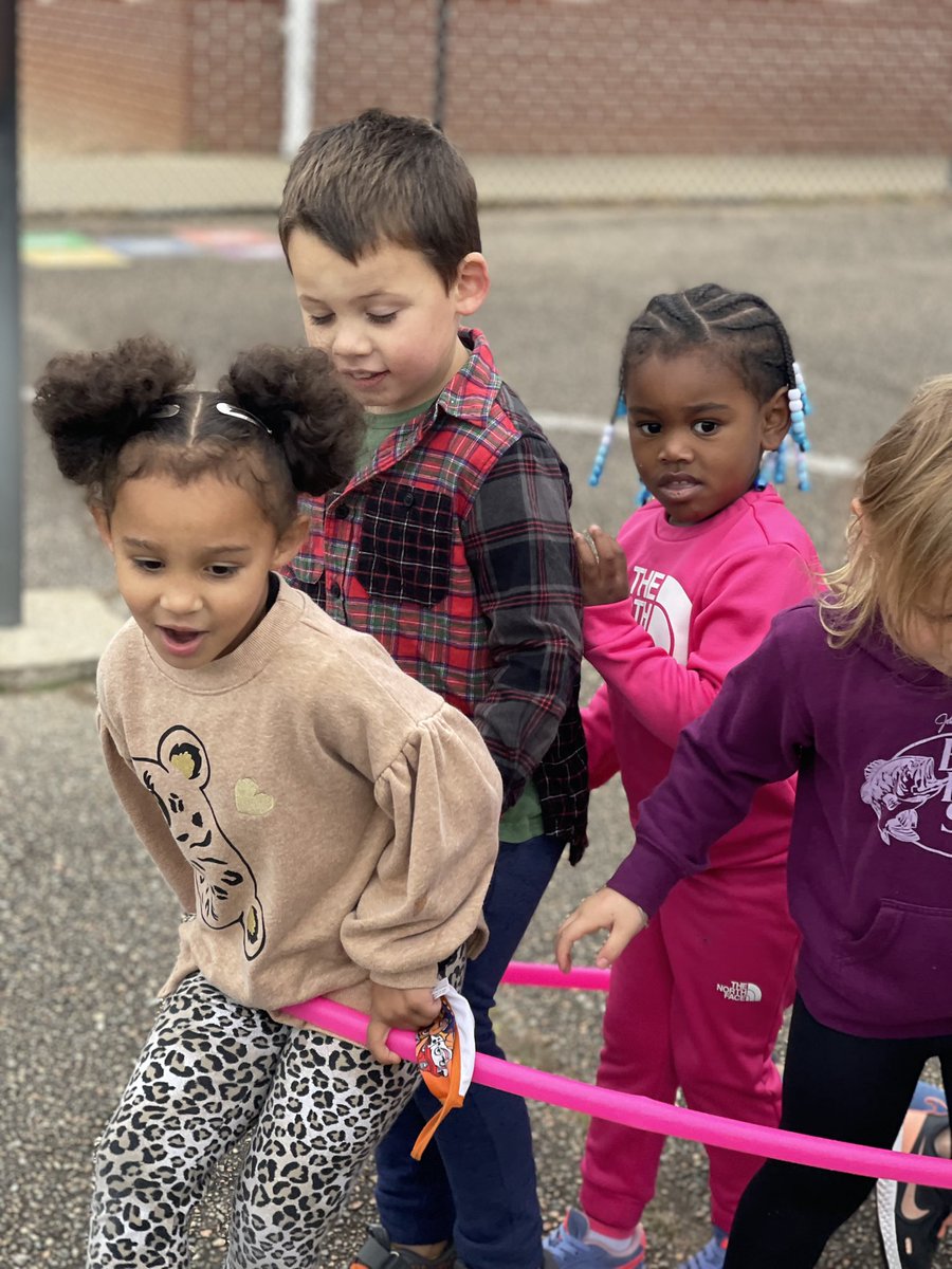 baileybmoran's tweet photo. We love exploring outside and making new friends 😎 #wearecucps #cces https://t.co/oN98JEDq1Y