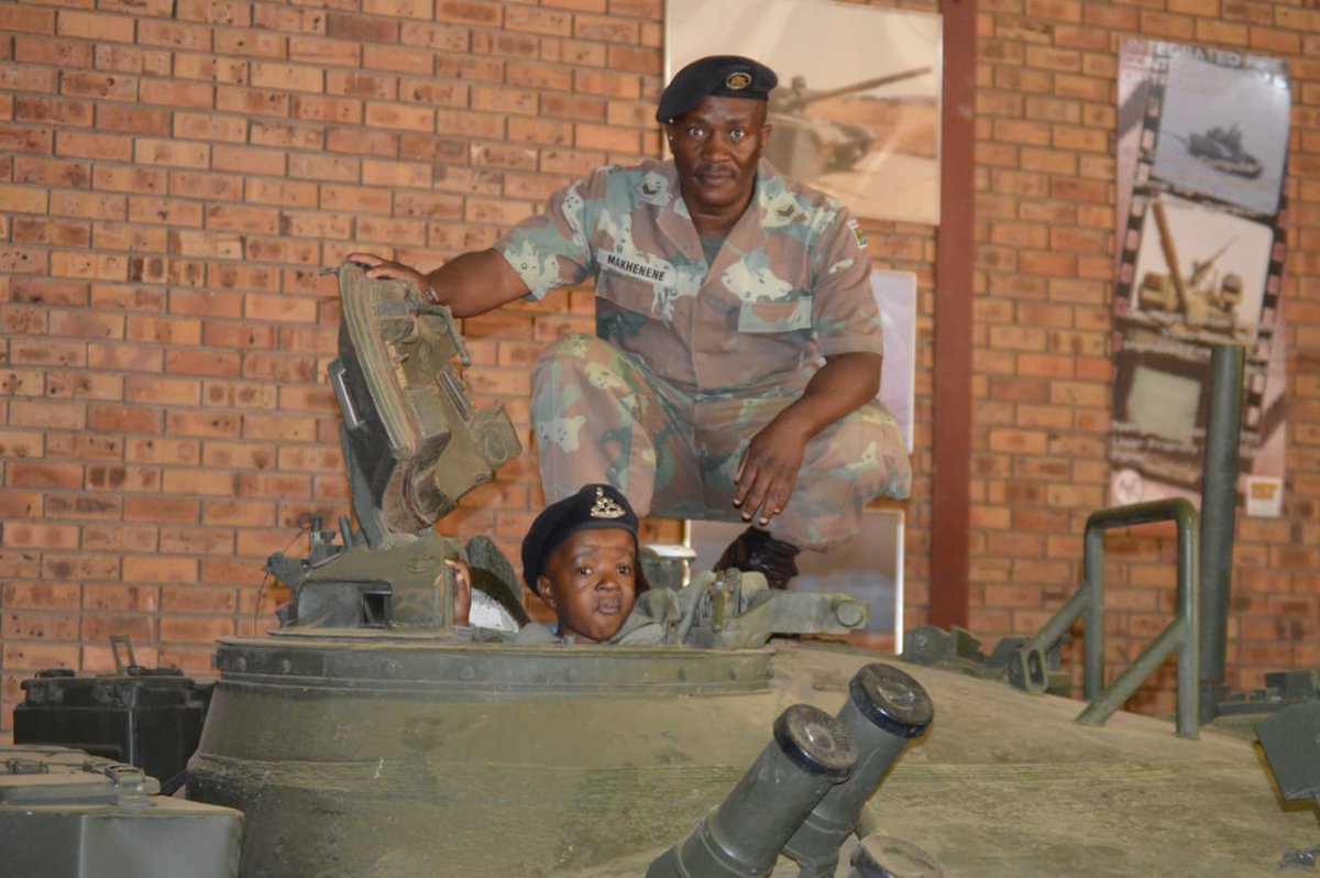 SANDF_ZA's tweet photo. READ || SA Army || School of Armour Gives Hope.

https://t.co/hZ3aOmCuAC

#SANDF
#SAArmy
#SAArmourFormation https://t.co/WmMDtJ3qRZ