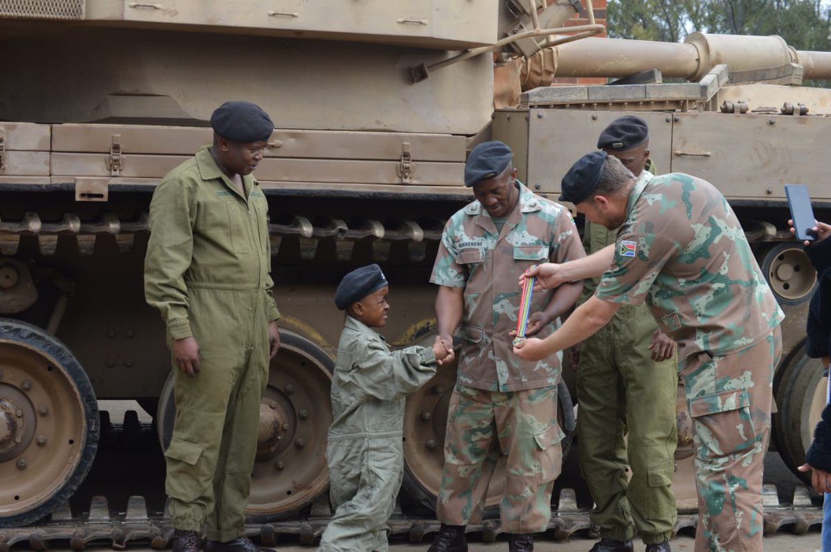 SANDF_ZA's tweet photo. READ || SA Army || School of Armour Gives Hope.

https://t.co/hZ3aOmCuAC

#SANDF
#SAArmy
#SAArmourFormation https://t.co/WmMDtJ3qRZ