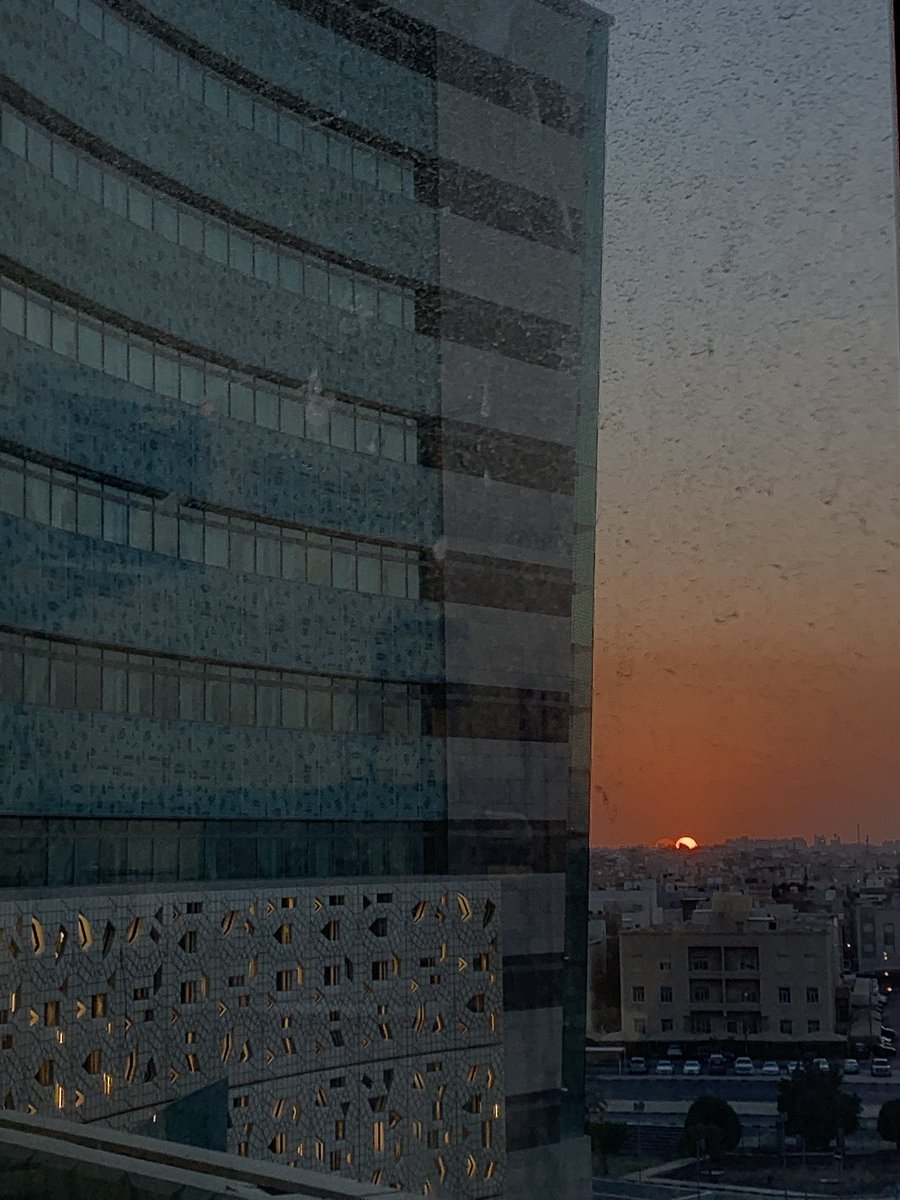 2lseeni's tweet photo. تعرف قيمة شروقي .. اذا عزمت عنك غروب https://t.co/iArabNtE3t