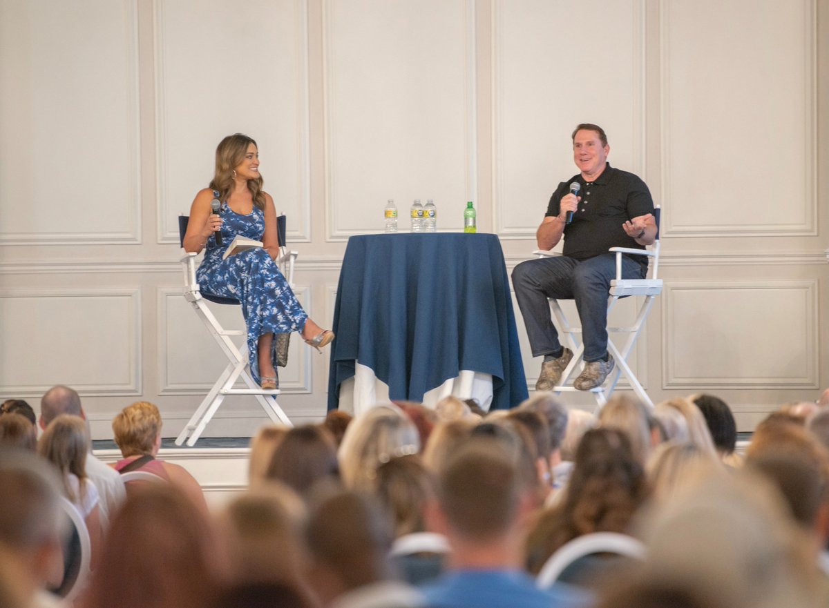 GHPrimeMedia's tweet photo. Another whirlwind book tour! Nine cities, two weeks, and thousands of delighted Nicholas Sparks fans in attendance. Each with a chance to meet and take a photo with Nicholas himself! #dreamlandbooktour #dreamland #dreamlandbook #nicholassparks @NicholasSparks https://t.co/MWU5aXOMF7