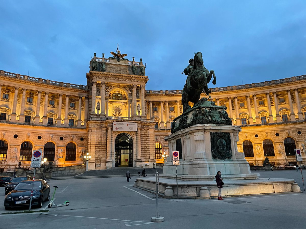 FaarenGroup's tweet photo. A&amp;W-Tag is the one of the most important events in the Austrian #automotiveindustry. 🏰 Julian Wolter had the honor of speaking on stage to numerous participants from on the topic of "#digitalization in the automotive industry". 🎙 

#carsubscription #dealership #cartrade #growth https://t.co/KopE83JOPk