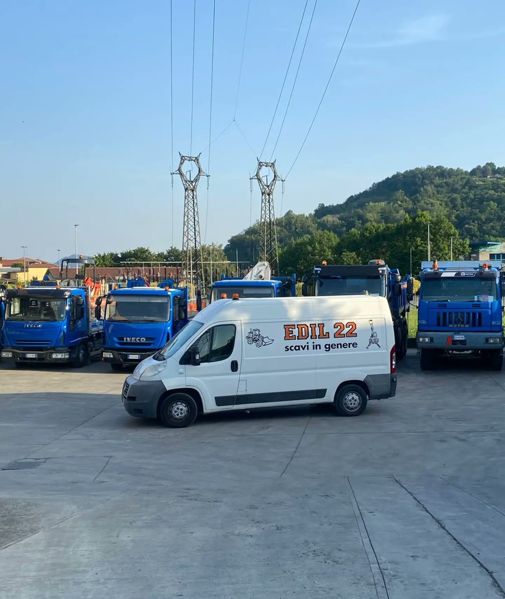 LaraMagoni's tweet photo. In visita a #Edil22: una società a conduzione familiare in attività da oltre vent'anni. Massimo Lochis conduce un'importante realtà del territorio, riferimento nella bergamasca. L'azienda si occupa di scavi e sbiancamenti, opere di urbanizzazione primaria e manutenzione https://t.co/uRYS4gI5ur