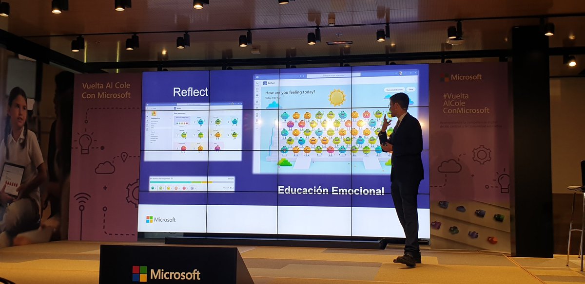 MariaComin1's tweet photo. Seguimos con @raulviloz y su experiencia con @MicrosoftTeams , #Reflect, #ReadingProgress y @surface #LaptopGO https://t.co/Z4uGHcM3TG