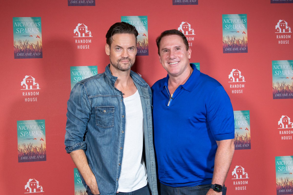 GHPrimeMedia's tweet photo. Another whirlwind book tour! Nine cities, two weeks, and thousands of delighted Nicholas Sparks fans in attendance. Each with a chance to meet and take a photo with Nicholas himself! #dreamlandbooktour #dreamland #dreamlandbook #nicholassparks @NicholasSparks https://t.co/MWU5aXOMF7