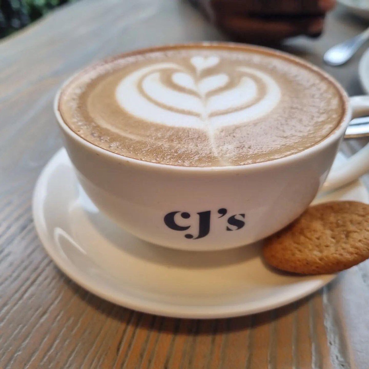 CJs__256's tweet photo. We don’t need an inspirational quote. We need a coffee ☕️🤤
Photo credit: @naomynimmoh IG
#cjs
#cjscoffee
#cappuccino
#perfecteddrinks https://t.co/NEf4ubFoD8