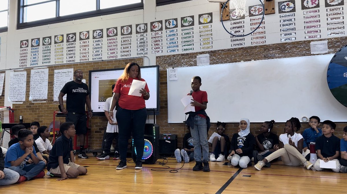 cochran_school's tweet photo. Our very own @CounselorWMS2 worked tirelessly with our House Ambassador candidates and today they gave their final speeches before the big vote.  #Reveur #Altruismo #Amistad #Isinindi @SmuSandra @ACEDallasISD https://t.co/5DCDMAedXP