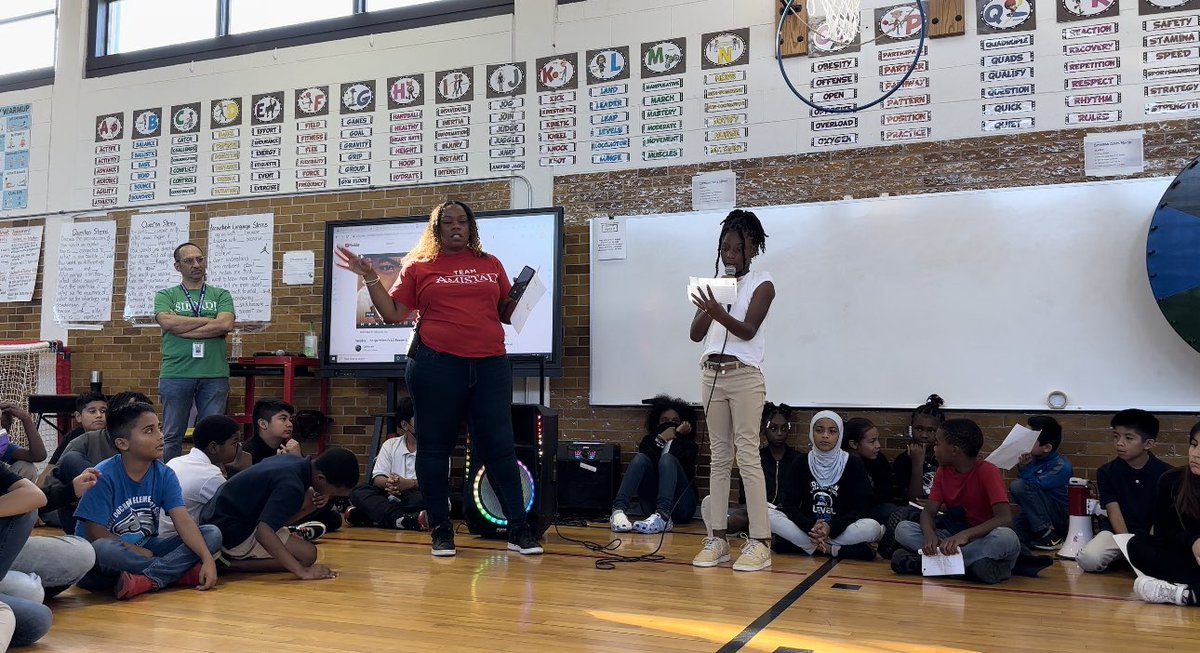 cochran_school's tweet photo. Our very own @CounselorWMS2 worked tirelessly with our House Ambassador candidates and today they gave their final speeches before the big vote.  #Reveur #Altruismo #Amistad #Isinindi @SmuSandra @ACEDallasISD https://t.co/5DCDMAedXP