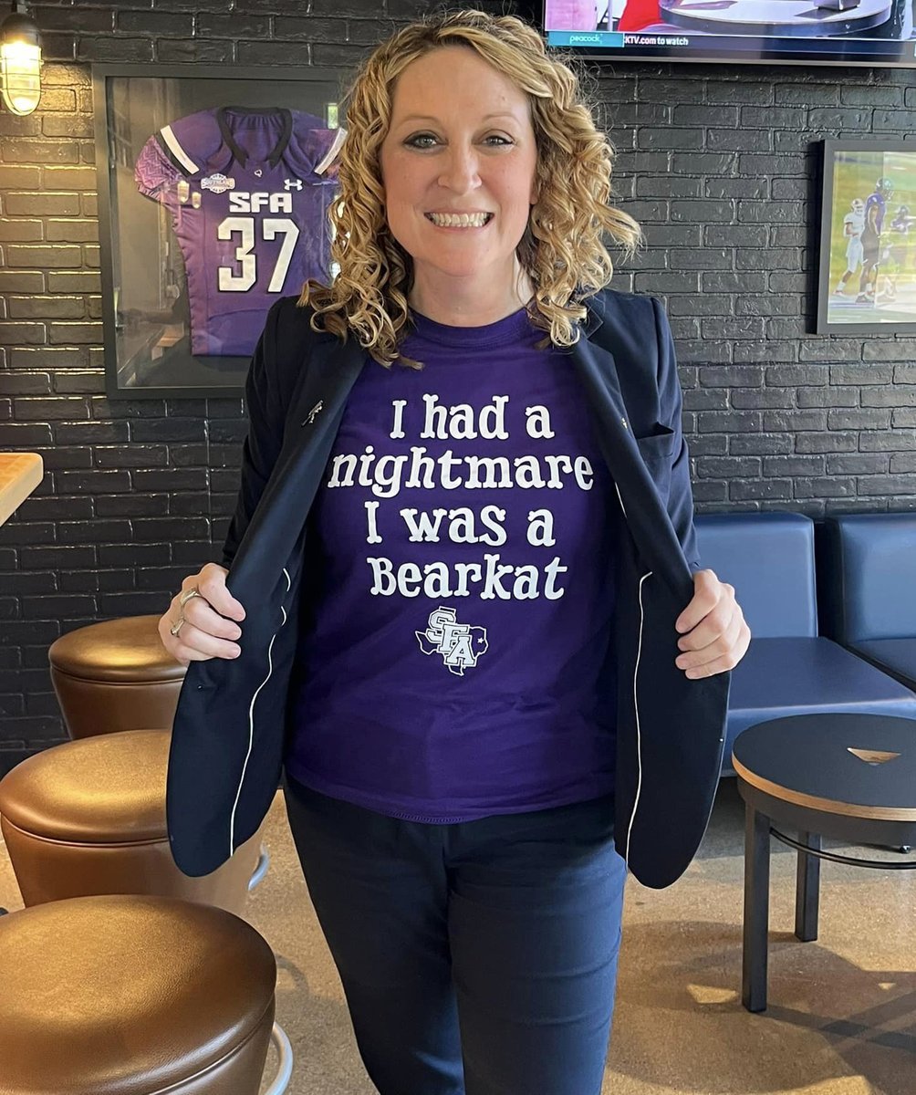 SFASU's tweet photo. Happy #SFASpiritFriday ... and Sam hate week. 😏
Wishing everyone safe travels to #BOTPW this weekend! #RaiseTheAxe 🪓🪓🪓

📷: Erica Tolar '02 💜 https://t.co/NIFJsvBkZA