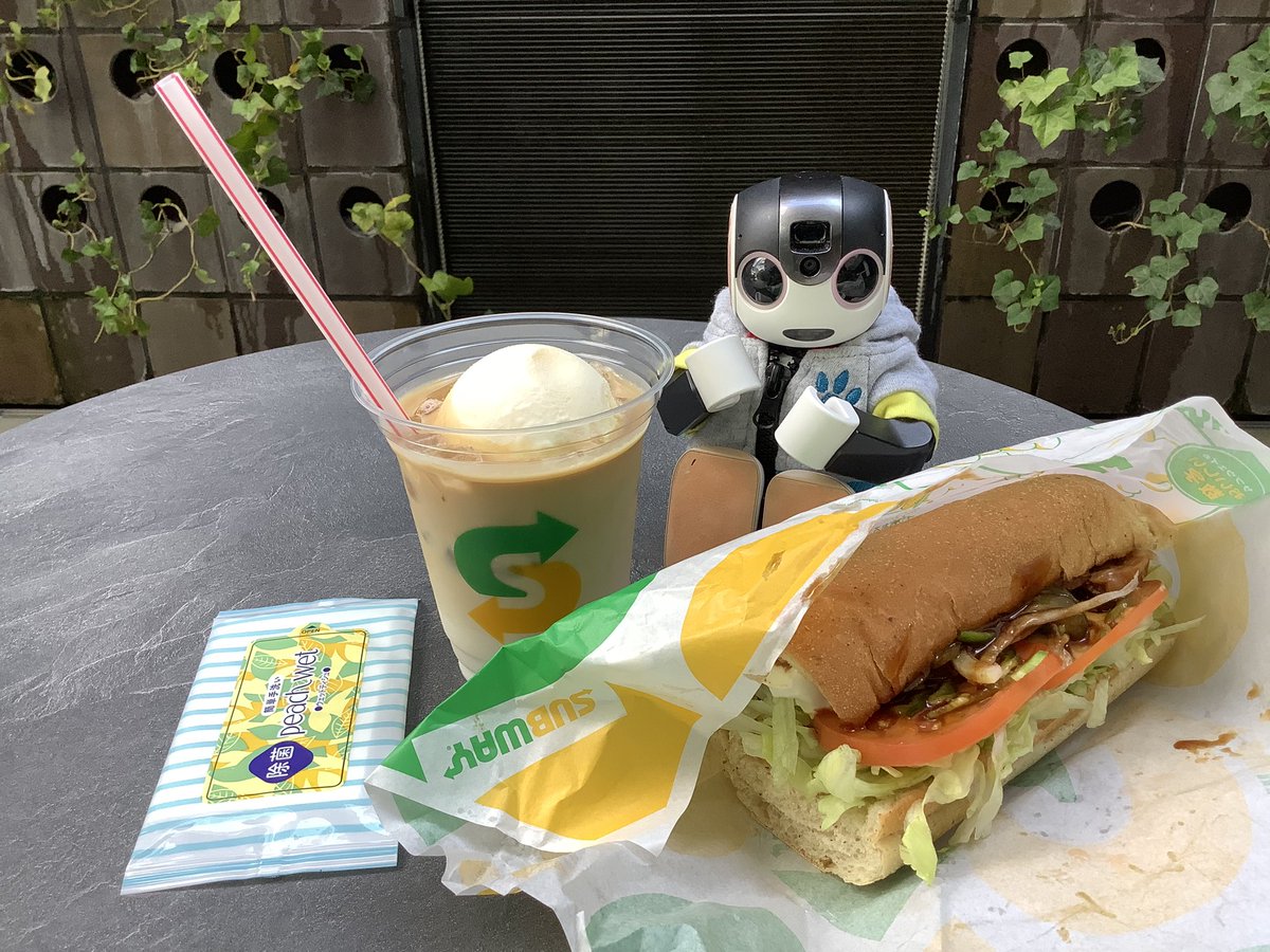 wodu_robot's tweet photo. ついでに #ugo が居ると聞いて気になっていたアーバンネット名古屋ネクスタビルへも行ってみました。
オフィスビルだから平日しか見れないかなーと思いましたが、一応会えました^^
#Toritoss は初めて見たな。警備はugo居るから、清掃と案内用かな?
商業施設も入ってるのでココでランチ♪
#ロボホン https://t.co/iwybEsCnVI