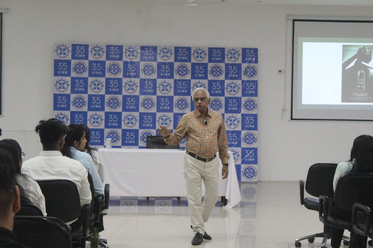 ximb_official's tweet photo. Mr. Rajesh Srivastava, an alumnus of IIT Kanpur and IIM Bangalore, was the President of J.K. Helene Curtis Ltd. (A Raymond Group Company), spoke on the “New Rules of Business” in which he introduced how the industry and the ways of business have changed. #BES2022 #35YearsofXIM https://t.co/dh8iOfax8p