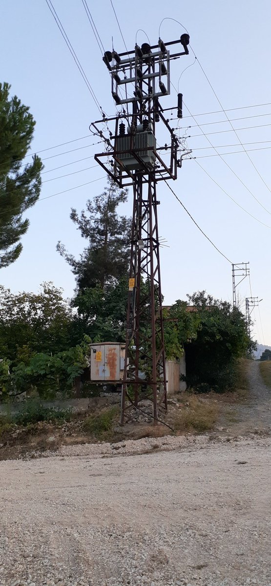 RecaiKasar's tweet photo. 7 Toroslar destek 17 9.2022'de görmüş olduğunuz direkteki aydınlatma armatürü tarafınızdan sökülmüştür tamir edilecek denmişti şu güne kadar yenisi gelip takılmadı Toroslar destek diyorsunuz ama köstekten başka bir şey olmuyor Lütfen destek olmanızı rica ediyorum.. https://t.co/eUBrnnGXiR