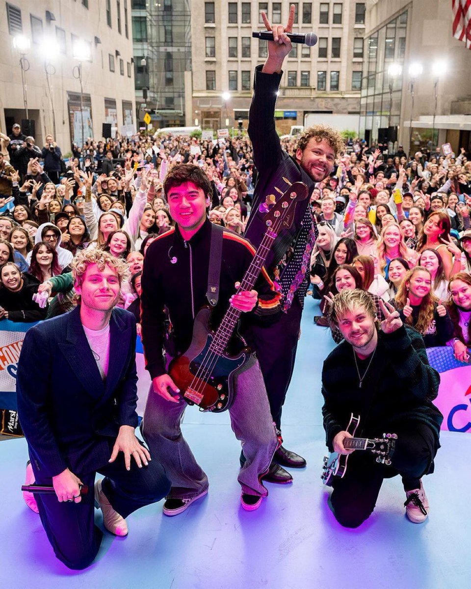 carouselive's tweet photo. OUR BAND 🥹🫶🏻 https://t.co/HcBKq92sf6