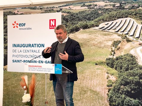 GROUPENICOLLIN's tweet photo. 🎙️« Je suis ému d’inaugurer aujourd’hui la 1ere centrale photovoltaïque du Rhône et ainsi de faire symboliquement d’une ancienne décharge un projet positif et représentant l’avenir » Olivier Nicollin
📣 Inauguration aux côtés de notre partenaire @EDF_RE 🙌🥳 https://t.co/TKkllK8qos