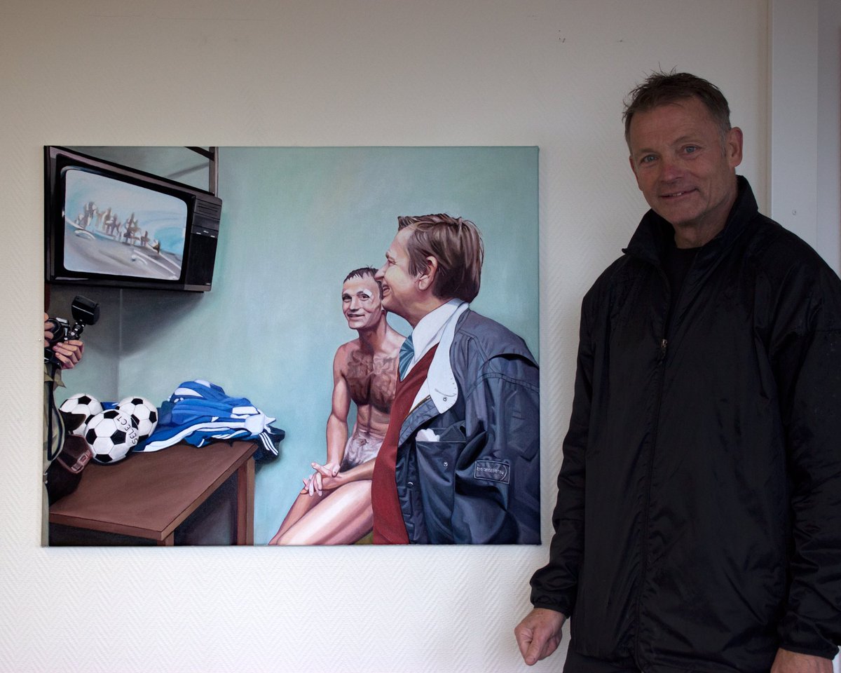 Idag tittade Torbjörn Nilsson förbi ateljén för se hur det går med målningen. Han tyckte det såg bra ut sa han.