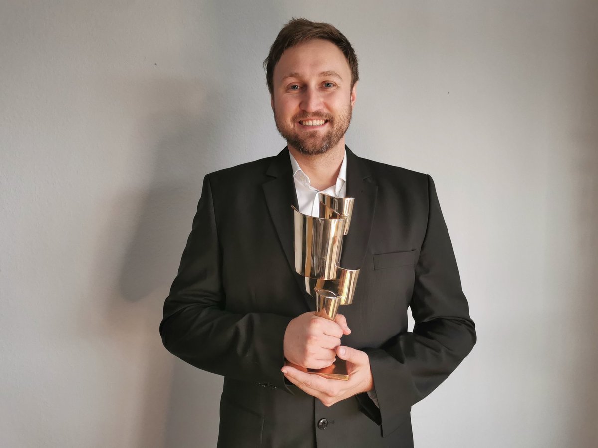 SFB_TRR225's tweet image. Congratulations to Matthias Ryma
 @RymaMatthias receives the @ysf_dgbm prize for his outstanding scientific dissertation under the supervision of @juergengroll and the prestigeous &quot;Kulturpreis Bayern&quot;(@Bayernwerk AG).
@SFB_TRR225 @Uniklinikum_Wue  #vascularization #biofabrication