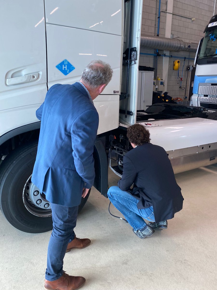 Prins_Autogas's tweet photo. Bedankt @erikhaverkort en @VVD040 voor interesse in onze innovatieve, betaalbare oplossingen voor auto's en trucks. #LPG, #CNG, #LNG en ook #Waterstof (#H2) verminderen direct uitstoot van #CO2 en #Fijnstof.
#directbeschikbaar #gelijkspeelveld #erkenning #MRB #kaders
@remcovvd https://t.co/JkK07D96qP