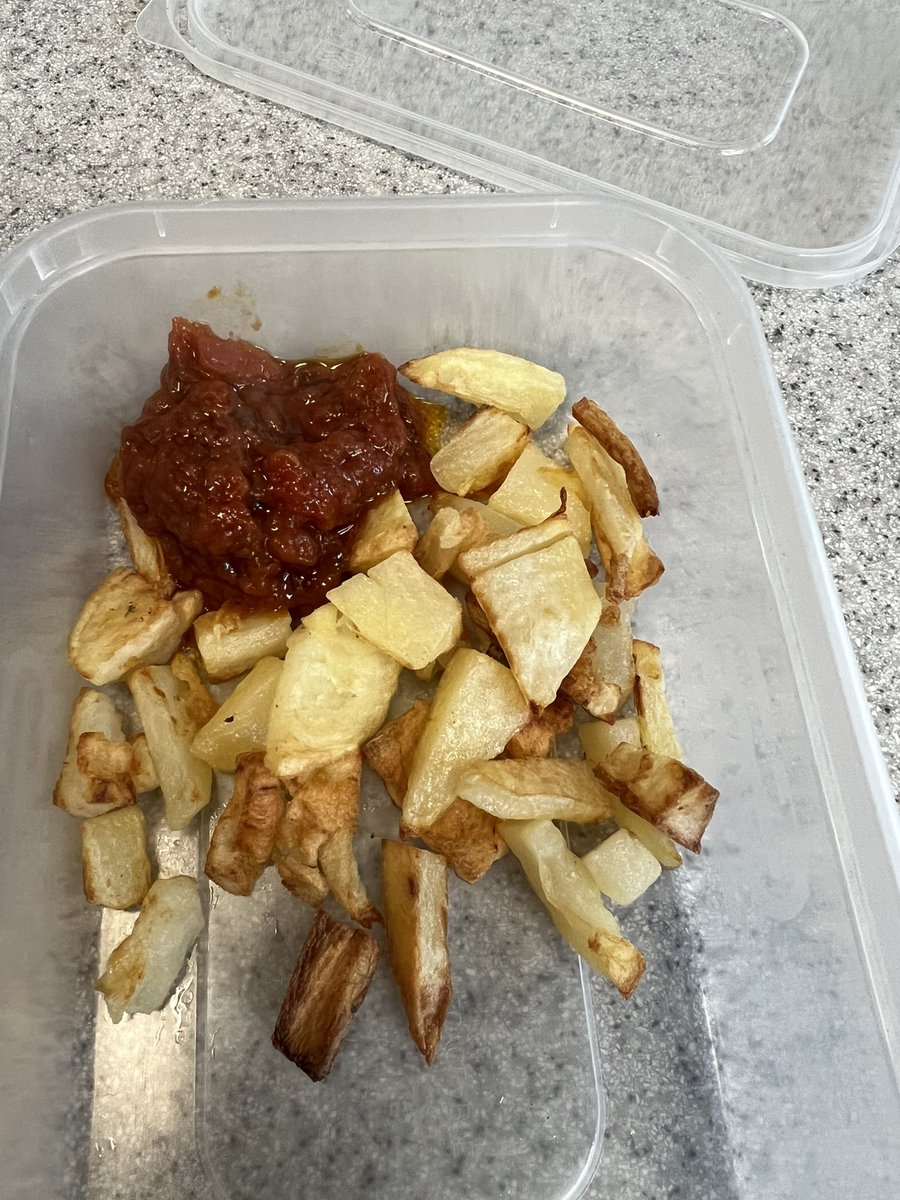 CreechanMrs's tweet image. S2 we’re making Patatas Bravas this week as part of Languages week! 🇪🇸 @CHS_ModLangs
