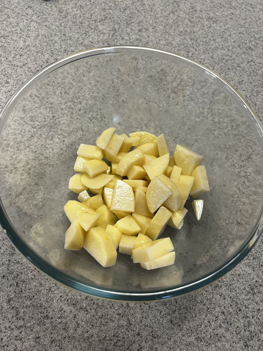 CreechanMrs's tweet image. S2 we’re making Patatas Bravas this week as part of Languages week! 🇪🇸 @CHS_ModLangs