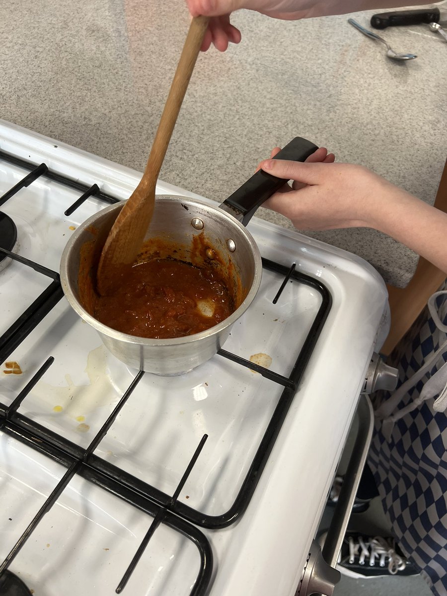 CreechanMrs's tweet image. S2 we’re making Patatas Bravas this week as part of Languages week! 🇪🇸 @CHS_ModLangs