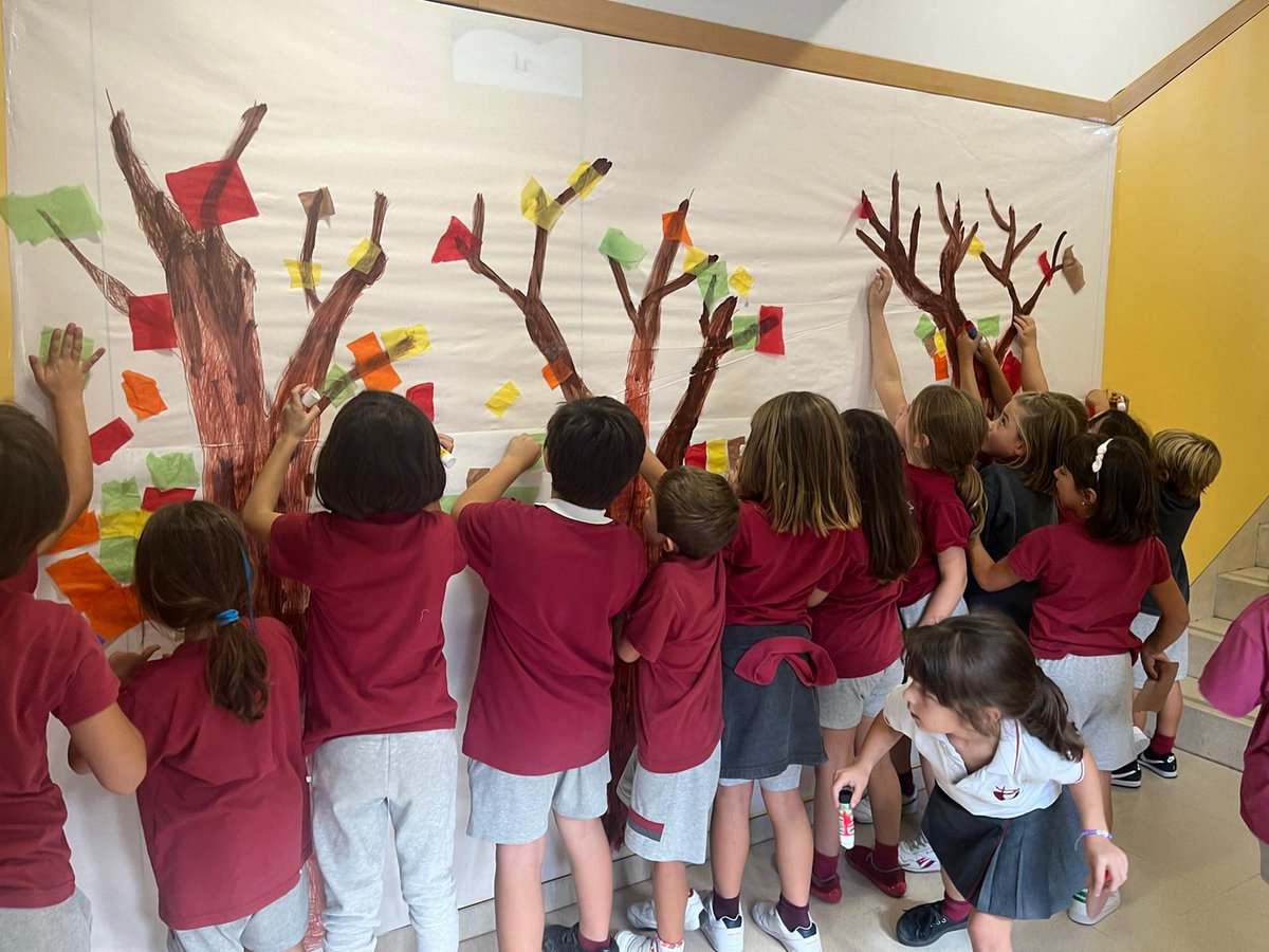 PadreDamianSSCC's tweet photo. 🎨Els alumnes de 1r #PrimariaPadreDamianSSCC han decorat els passadissos
🍁Ja estan preparats per a rebre la tardor!
#eCIMPadreDamianSSCC #ProjecteVeusPadreDamianSSCC #EscolaConcertadaSarrià #ColegioConcertadoSarrià #SomEscolaCreativa #CreativeCollege #SomosColegioCreativo https://t.co/X3jjkcqzCx