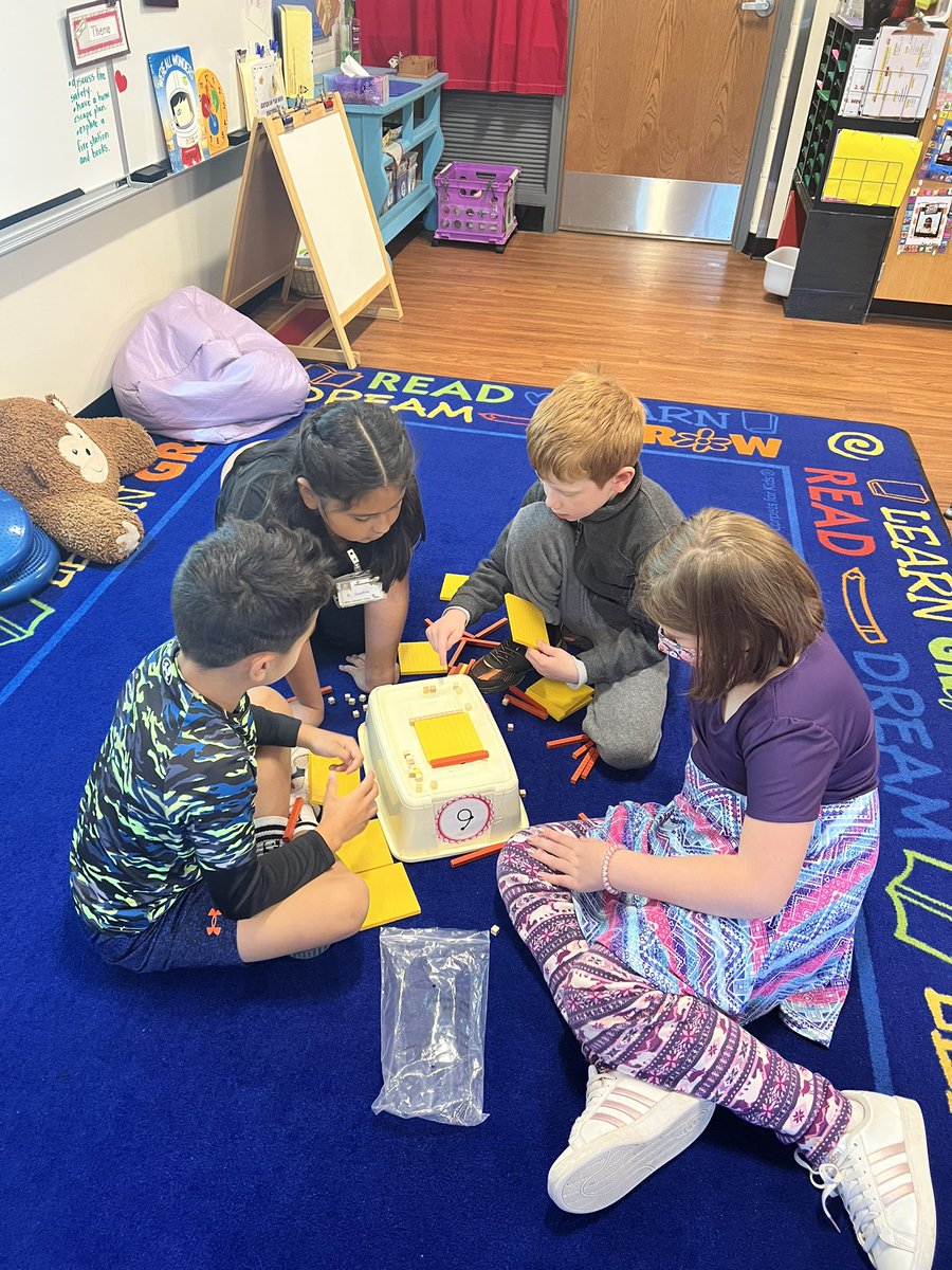 msginelles2nd's tweet photo. Base 10 block building to count and show place value in math! #mathsmart  @LincolnK8School https://t.co/JJ7AYqsRqY