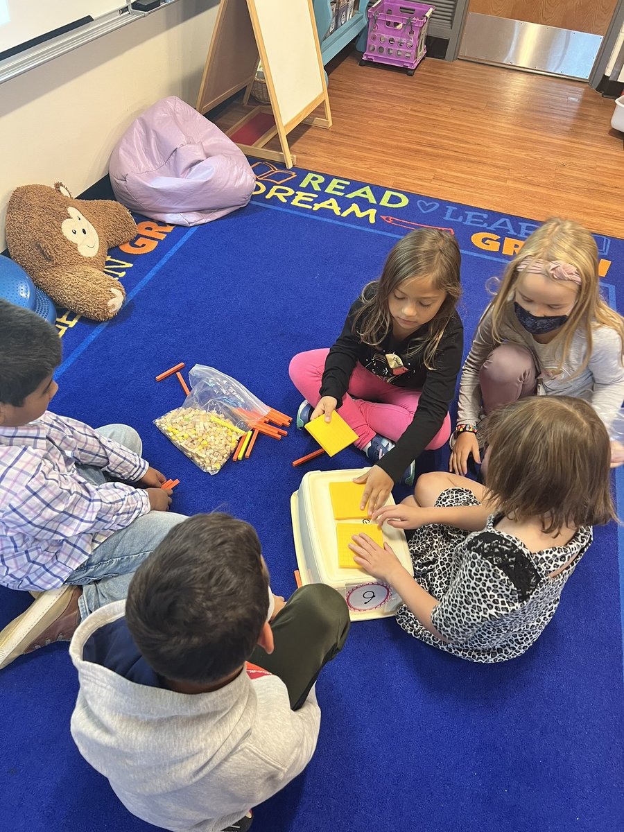 msginelles2nd's tweet photo. Base 10 block building to count and show place value in math! #mathsmart  @LincolnK8School https://t.co/JJ7AYqsRqY