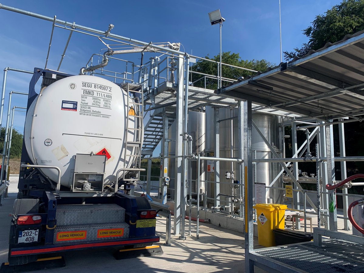 EWFM_'s tweet image. Look at this image of one of our top loading arms, installed on a gantry. Click on the link below to take a look at the product on our website! #Toploading #LoadingArm #Gantry #Tanker #Fluid #FluidTransfer #OilandGas #Chemical 
ewfm.co.uk/loading-and-un…